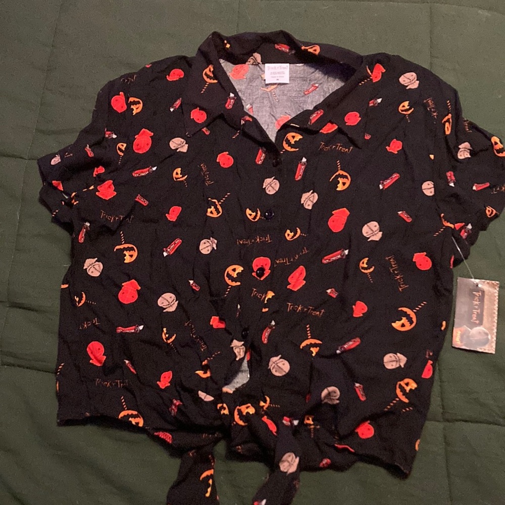 Spirit Halloween Medium Collared Shirt